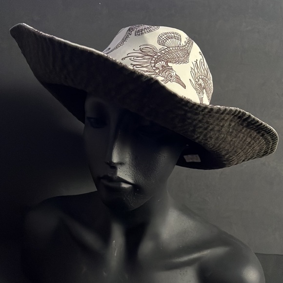 OndadeMar Ladies Reversible Seahorse Bucket Hat - Picture 16 of 16